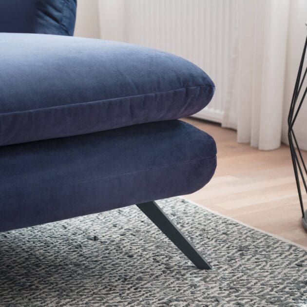 Marcottestyle Interiors De German Sofa &Quot;Sixtytwo Longseat&Quot; Heeft Een Uniek Design