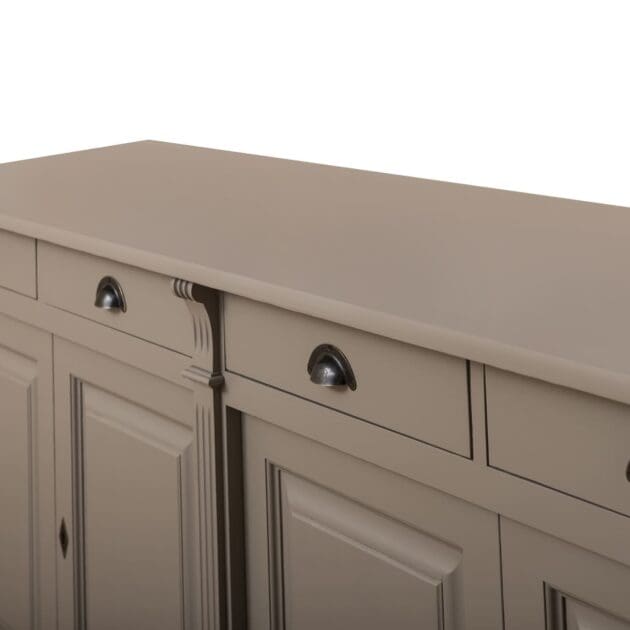 Luxe Eiken Dressoir Met Natuurlijke Houtnerf En Elegante Uitstraling.