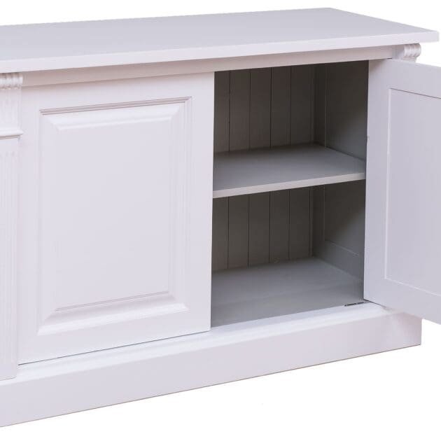 Massief eiken dressoir met ruime opbergruimte en klassieke afwerking.