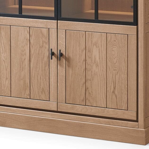 Marcottestyle Interiors Vitrinekast Lancaster,Vitrinekast Lancaster Donker Eikenhout,Donker Eiken Vitrinekast,Landelijke Vitrinekast,Vitrinekast Met Glazen Deuren,Stijlvolle Vitrinekast,Massief Eiken Vitrinekast,Woonkamer Vitrinekast Donker Eiken,Tijdloos Design Vitrinekast,Moderne Vitrinekast,Robuuste Vitrinekast,Duurzame Vitrinekast,Opbergkast Eikenhout